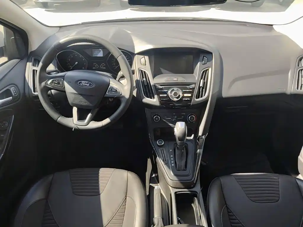 Ford Focus 2017 — фото 10