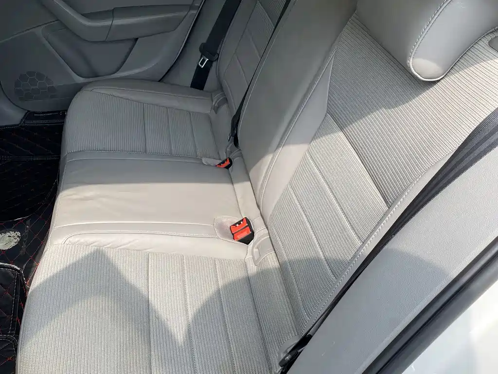 Skoda Octavia 2015 — фото 18