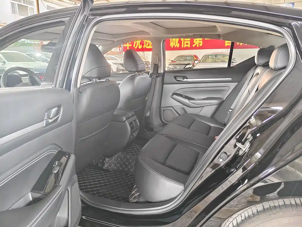 Nissan Teana 2023