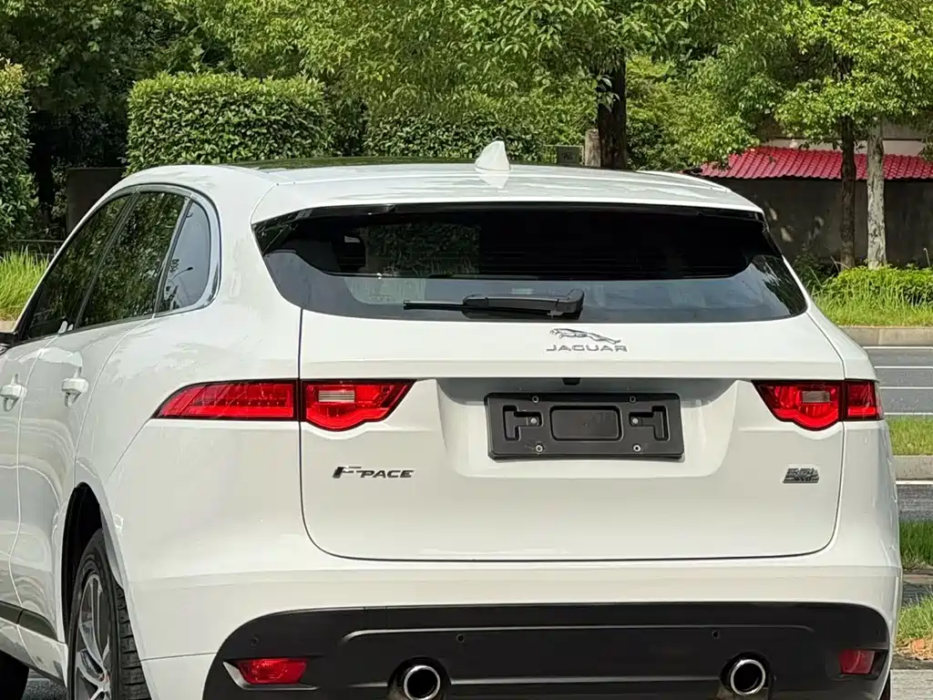 Jaguar F-PACE 2017 — фото 9