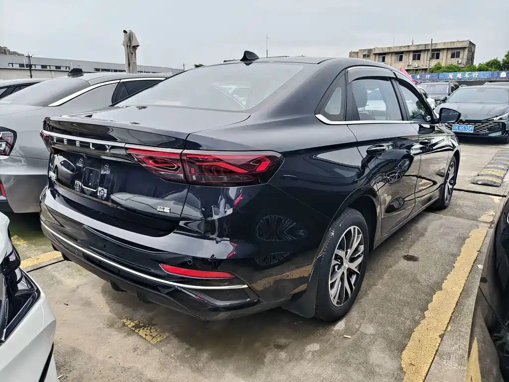 Geely Emgrand 2022 — фото 14