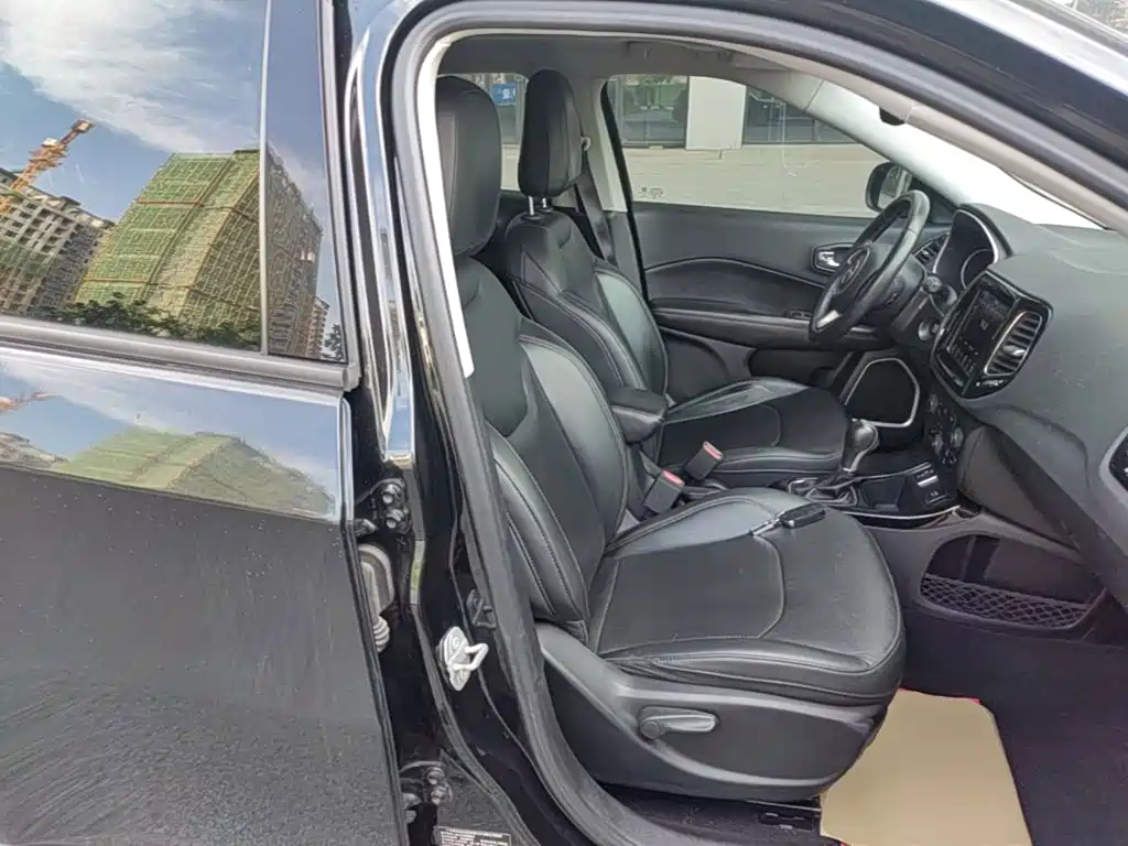 Jeep Compass 2019 — фото 25