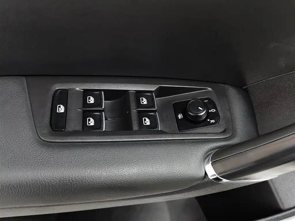 Volkswagen Touran 2018 — фото 9