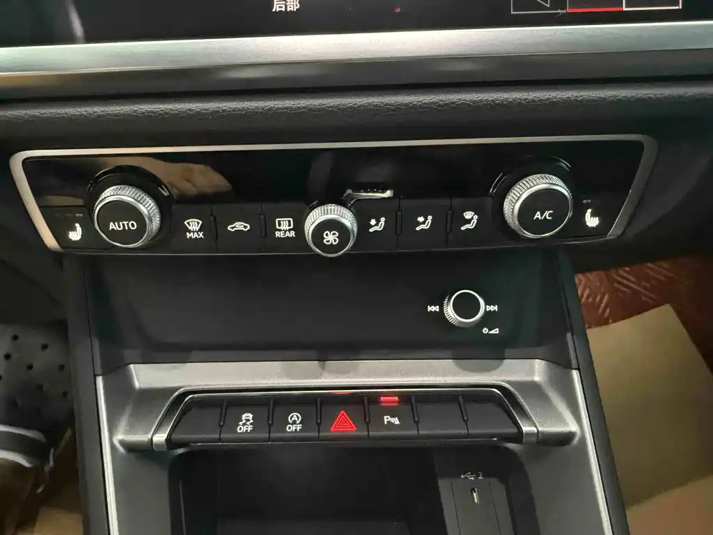 Audi Q3 2022 — фото 18