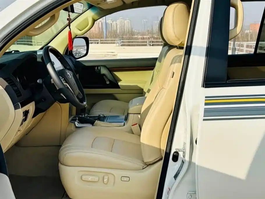 Toyota Land Cruiser 2018 — фото 11