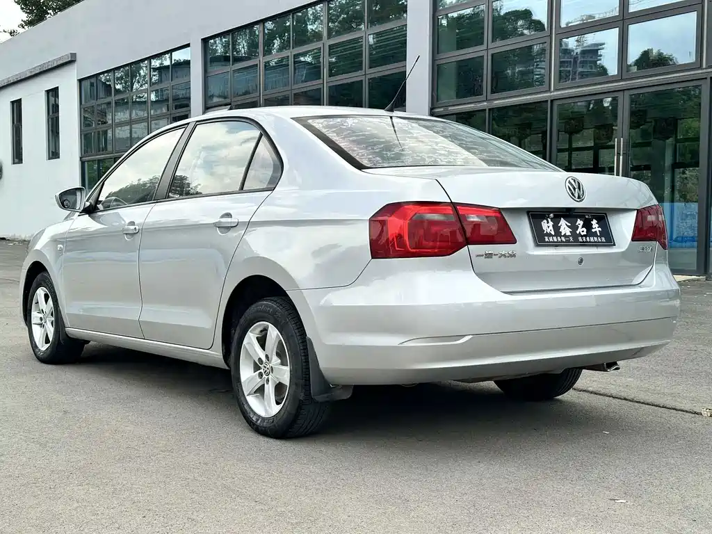Volkswagen Jetta 2016 — фото 15