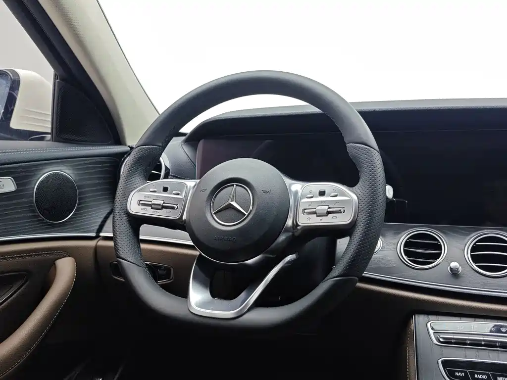 Mercedes-Benz E-Class 2019 — фото 11