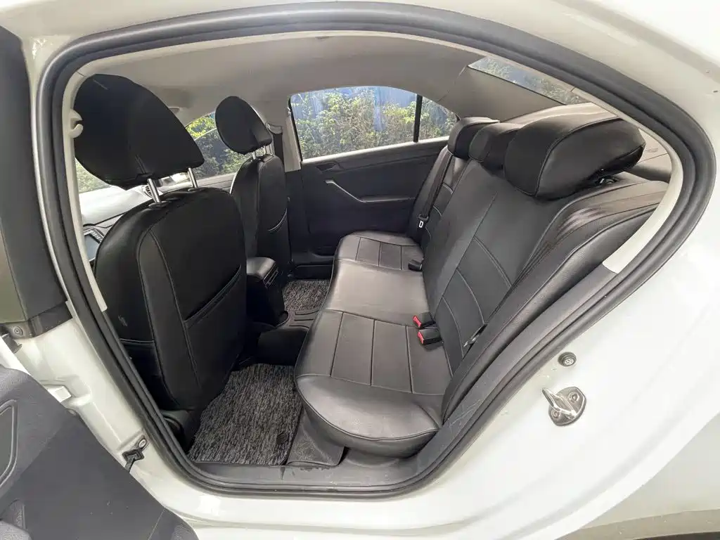 Volkswagen Jetta 2019 — фото 14