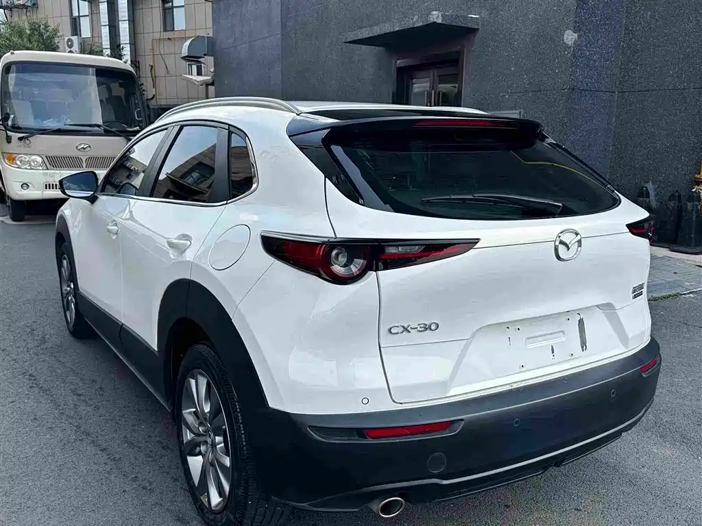 Mazda CX-30 2021 — фото 16