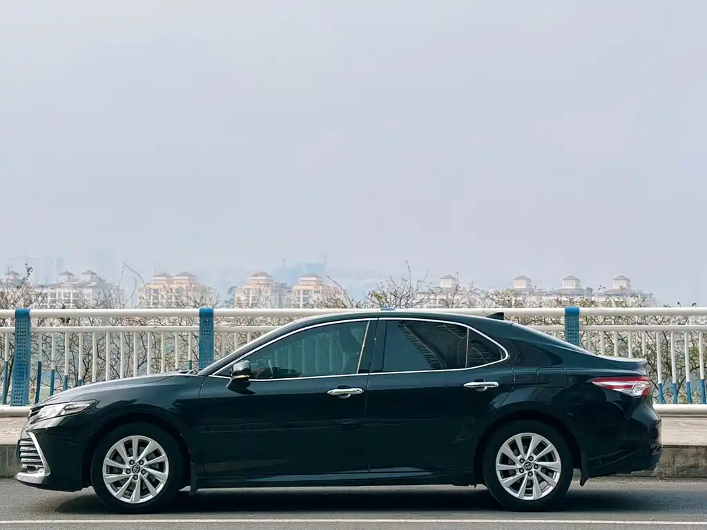 Toyota Camry 2021 — фото 4