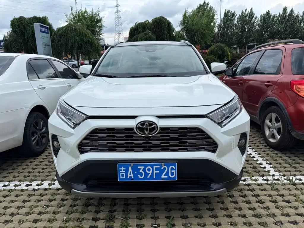 Toyota RAV4 2020 — фото 2