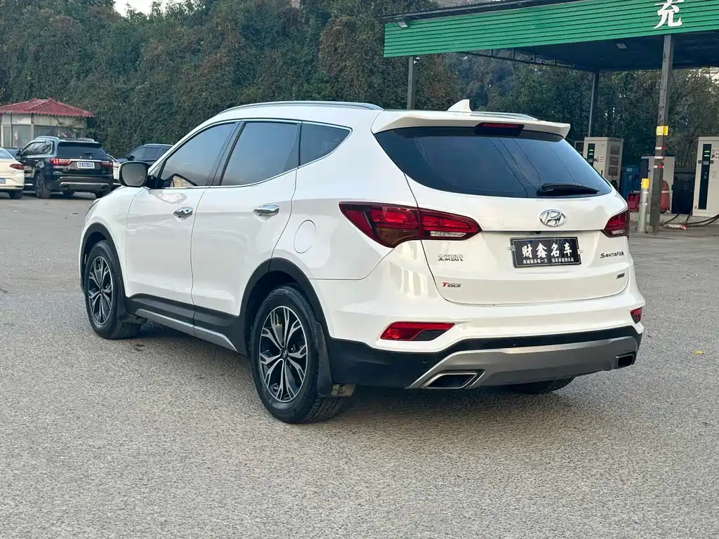 Hyundai Santa Fe 2017 — фото 11