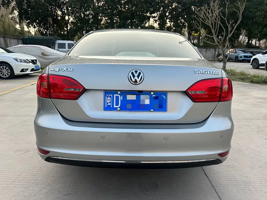 Volkswagen Sagitar 2012