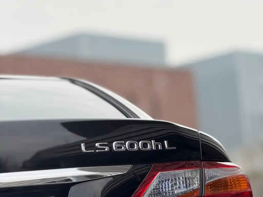 Lexus LS 2012 — фото 34