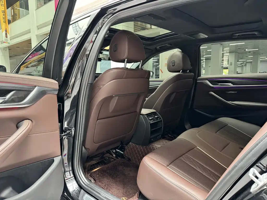 BMW 5 Series 2022 — фото 14