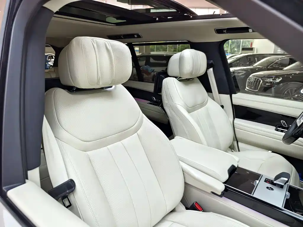 Land Rover Range Rover 2024 — фото 18