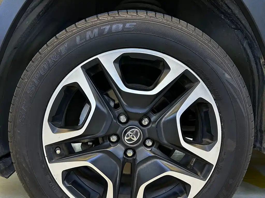 Toyota RAV4 2020 — фото 12