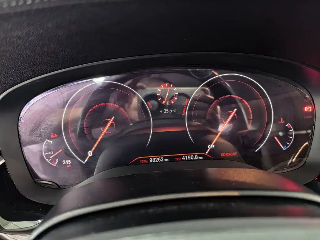 BMW 5 Series 2019 — фото 16