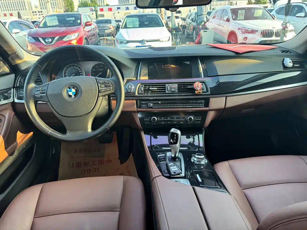 BMW 5 Series 2016 — фото 13