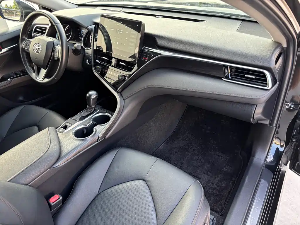 Toyota Camry 2021 — фото 16