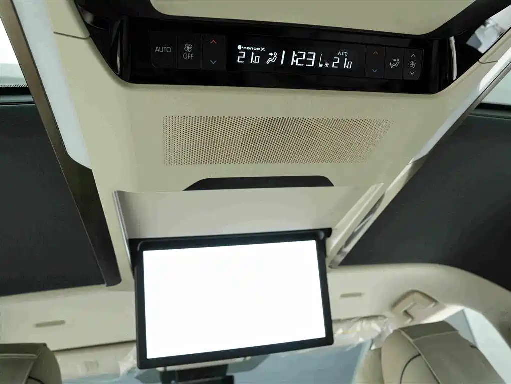 Toyota Alphard 2025 — фото 19