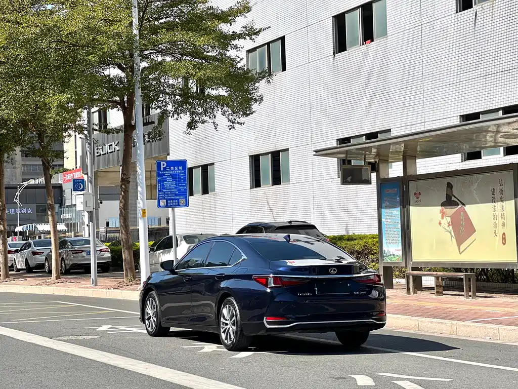 Lexus ES 2021 — фото 10