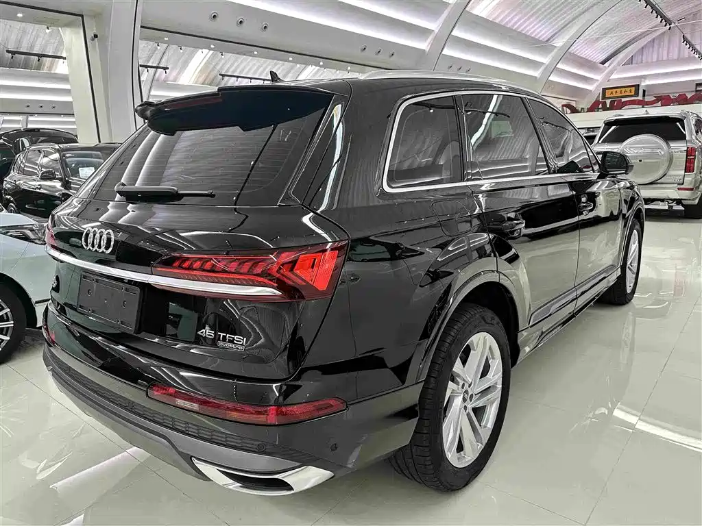 Audi Q7 2023 — фото 16