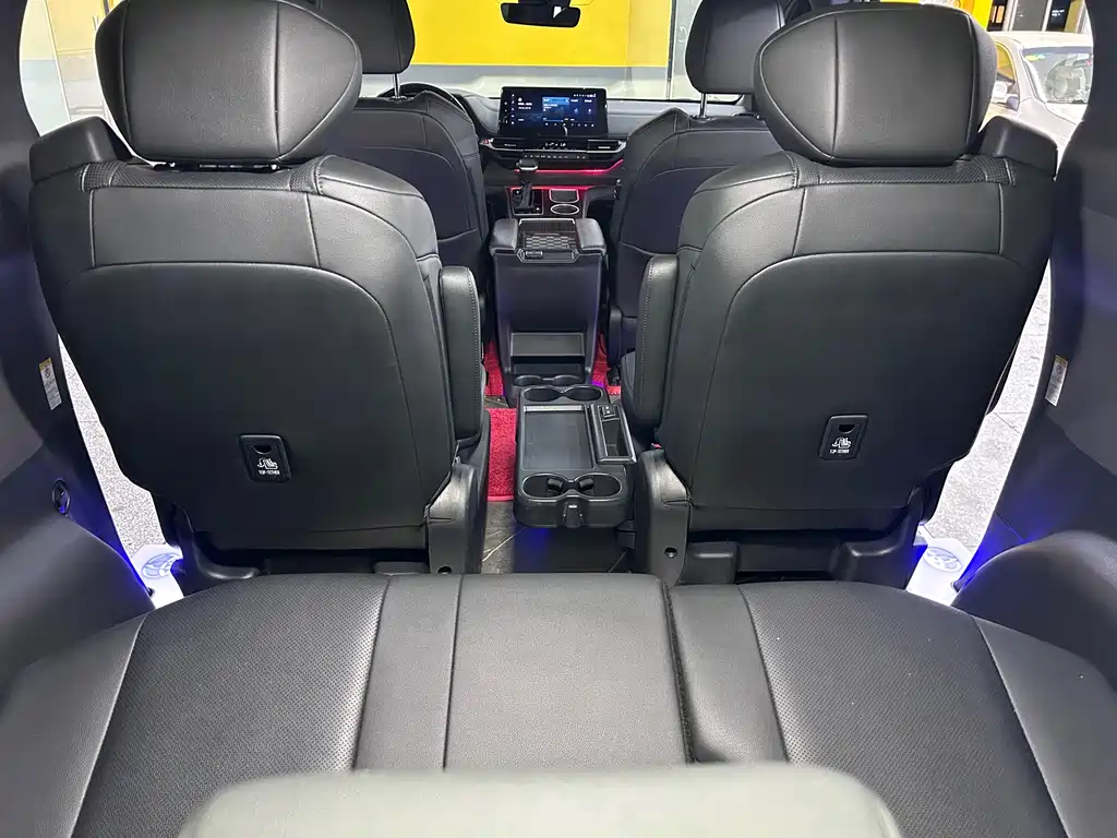 Toyota Sienna 2024 — фото 10