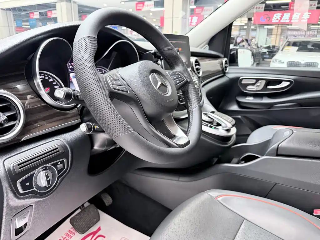 Mercedes-Benz V-Class 2019 — фото 19