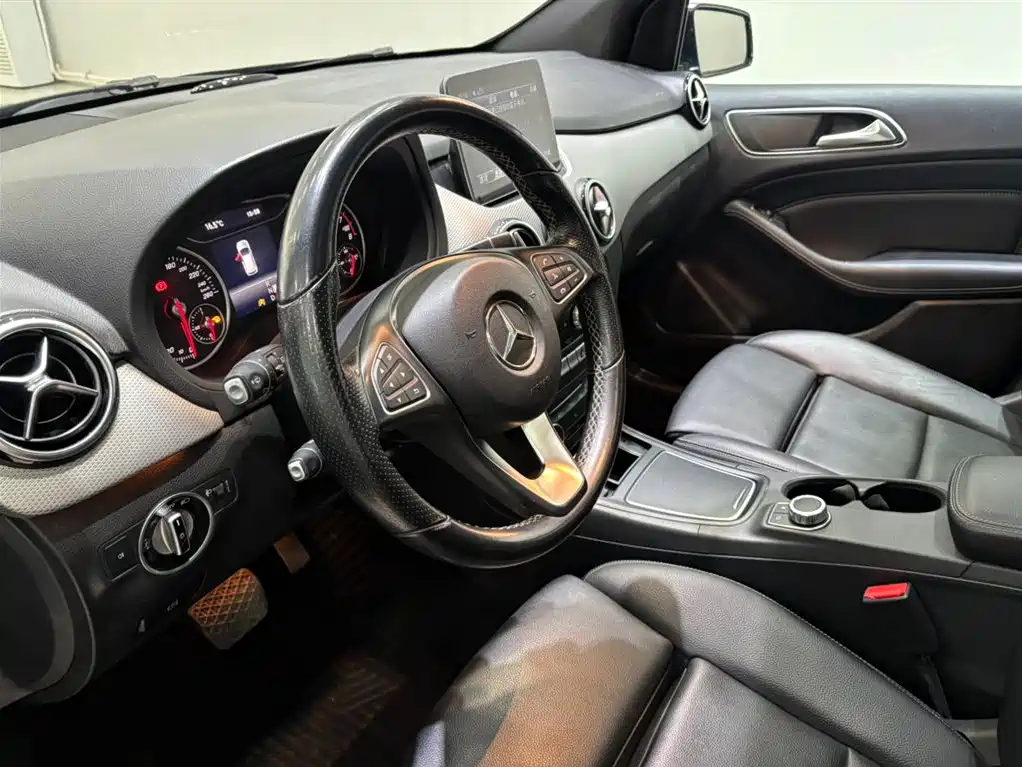 Mercedes-Benz B-Class 2018 — фото 13