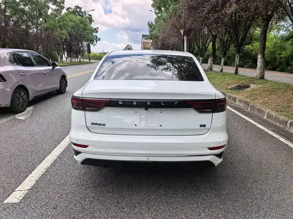 Geely Emgrand 2023