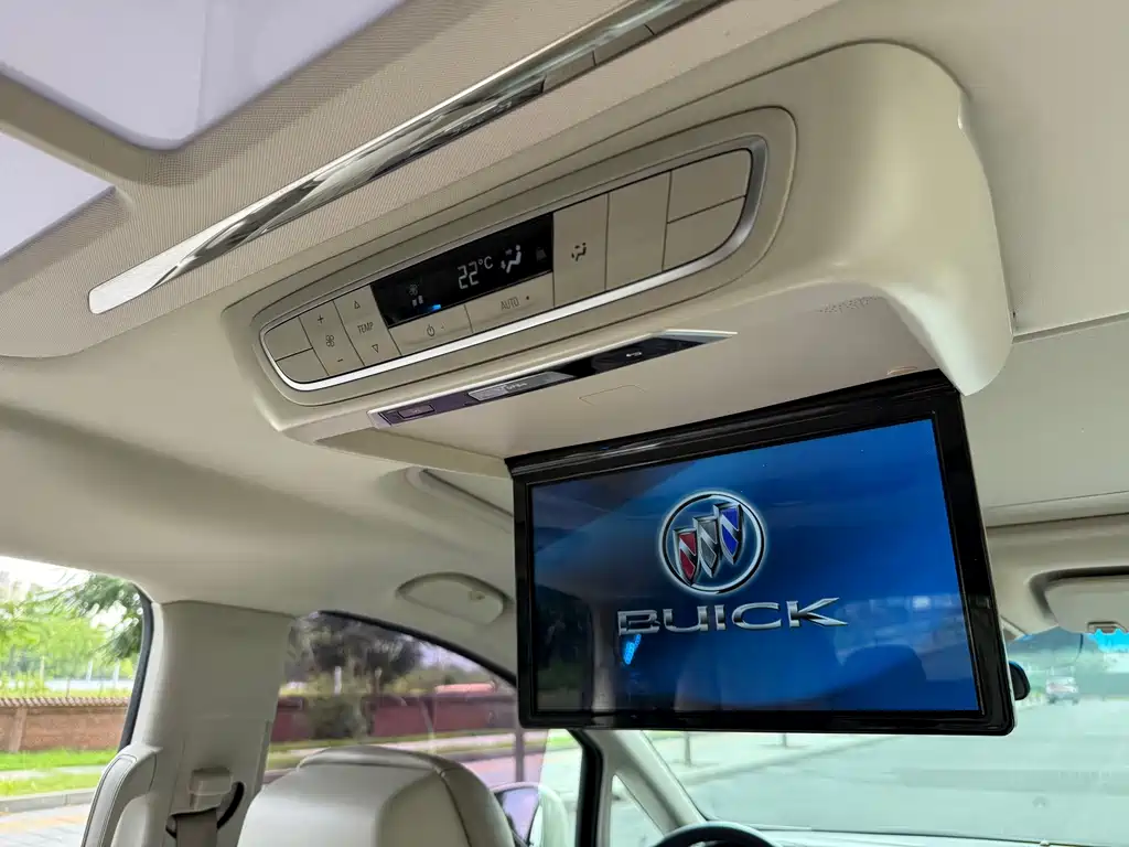 Buick GL8 2018 — фото 13