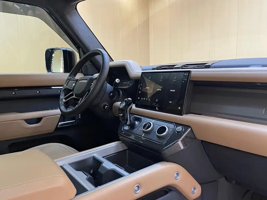 Land Rover Defender 2025 — фото 12