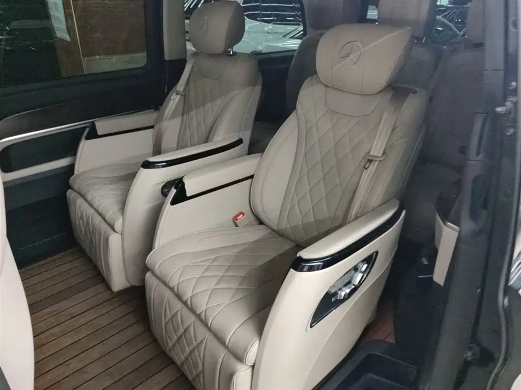 Mercedes-Benz V-Class 2022 — фото 14
