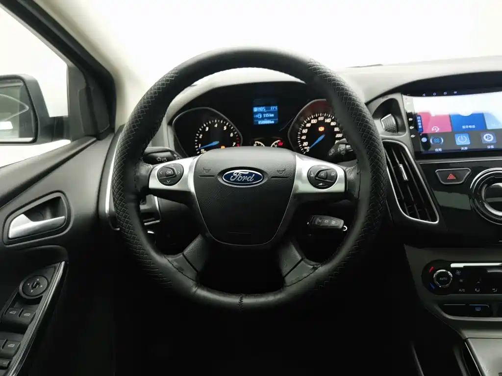 Ford Focus 2014 — фото 11