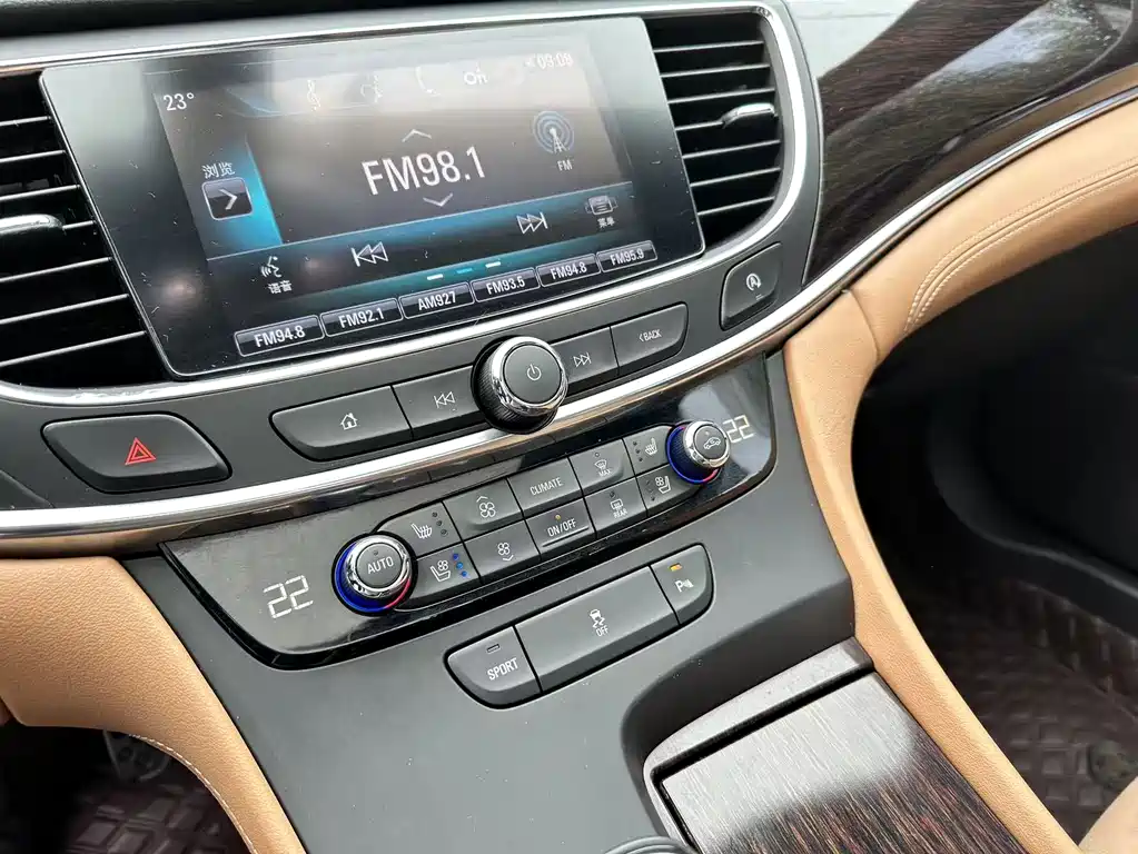 Buick LaCrosse 2017 — фото 17