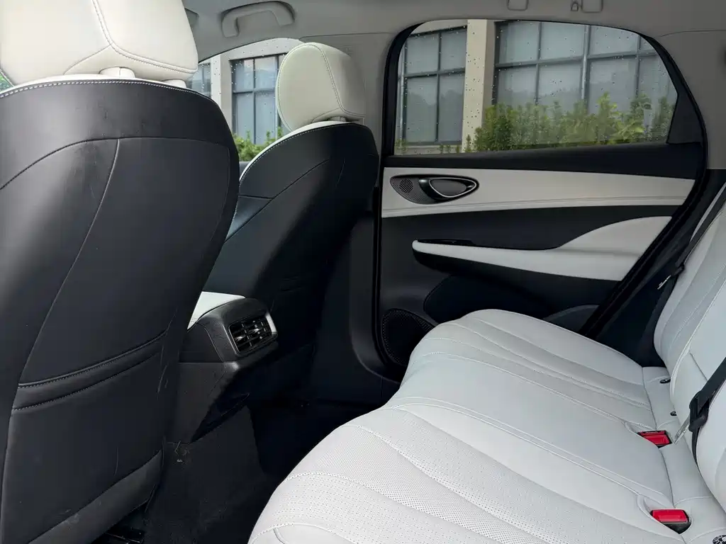 BYD Seal 05 DM-i 2025 — фото 11