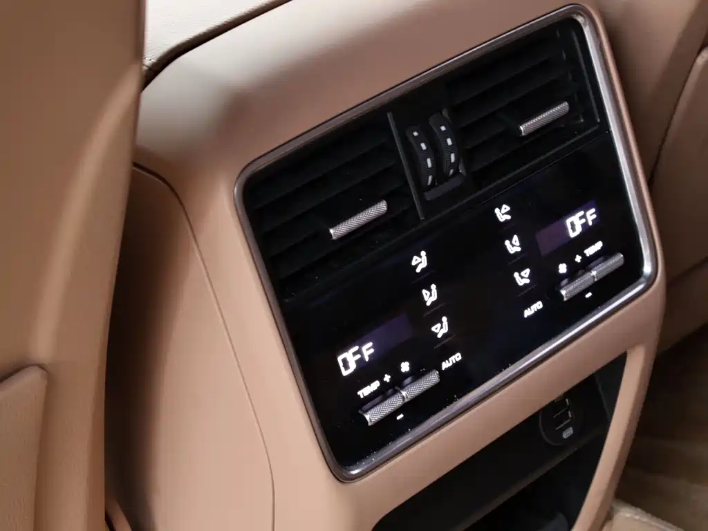 Porsche Cayenne 2019 — фото 11