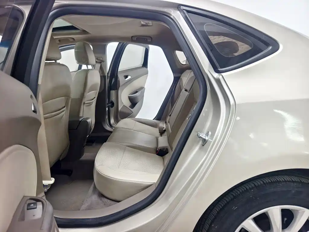 Buick Excelle GT 2014 — фото 13