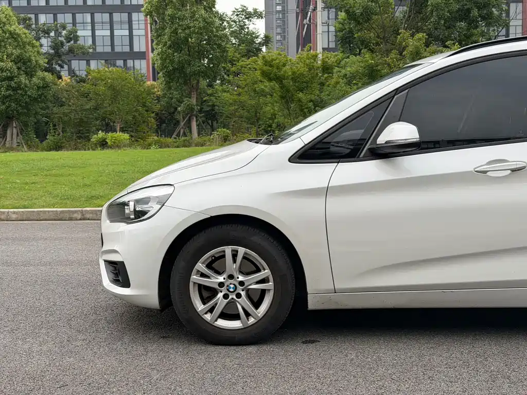 BMW 2 Series Gran Tourer 2017 — фото 7