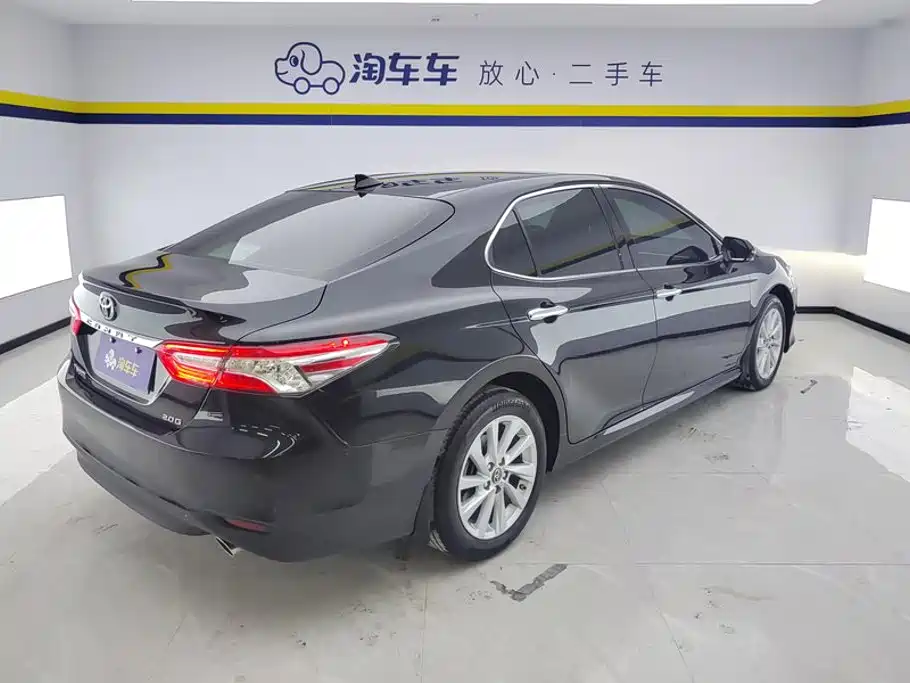 Toyota Camry 2021 — фото 3