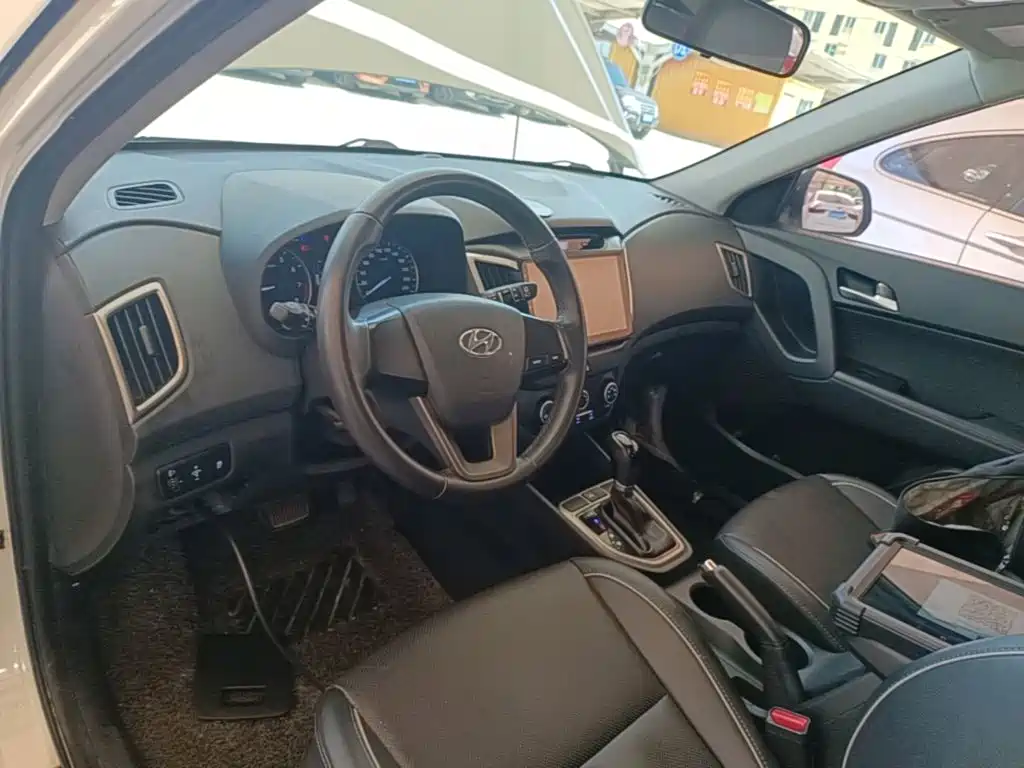 Hyundai ix25 2015 — фото 10
