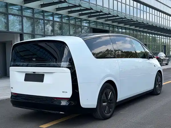 Li Auto MEGA 2025