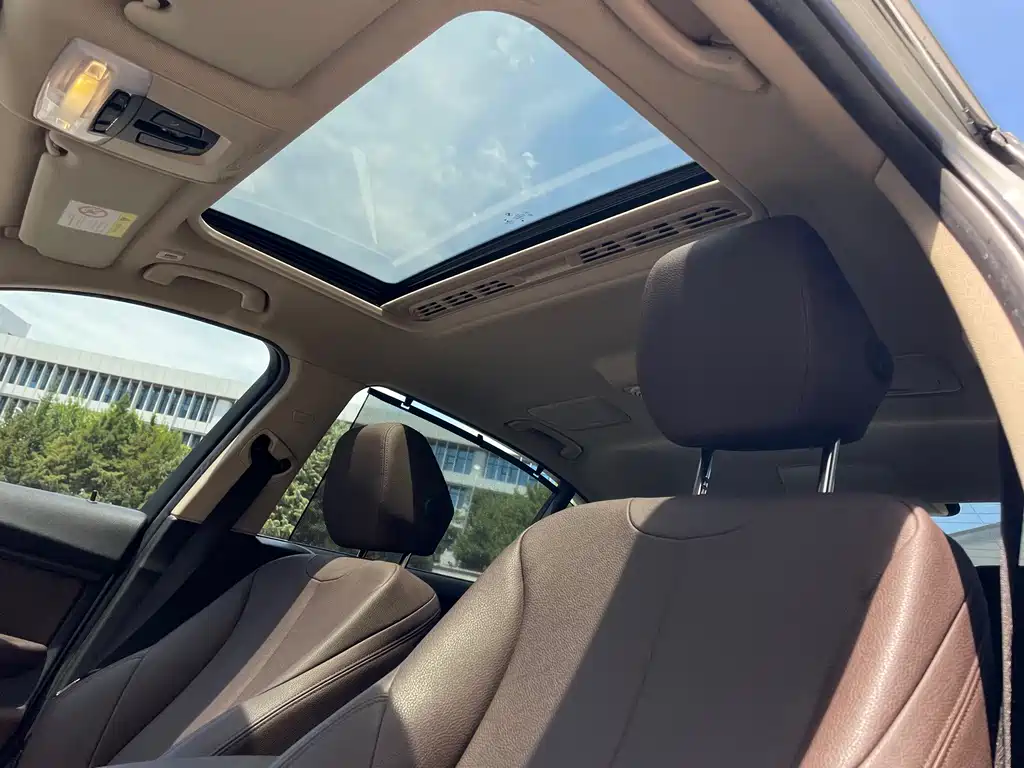 BMW 3 Series 2019 — фото 12