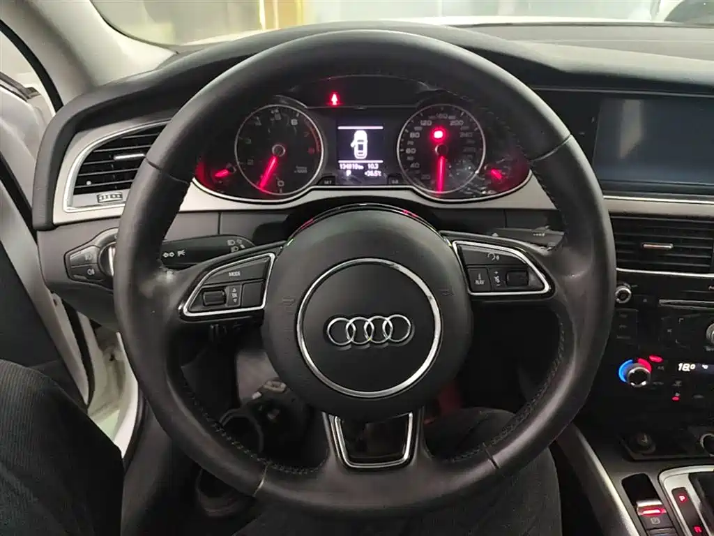 Audi A4L 2016 — фото 11