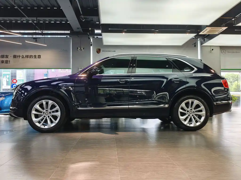 Bentley Bentayga 2020 — фото 18