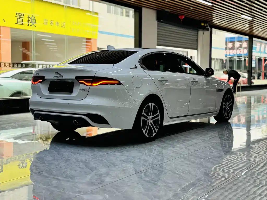 Jaguar XEL 2020 — фото 16