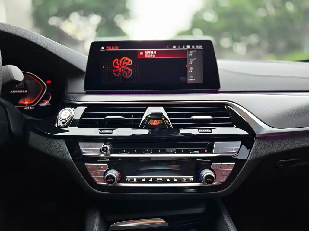 BMW 5 Series 2020 — фото 15