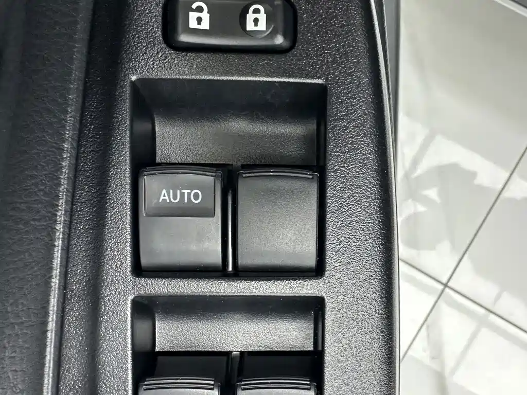 Toyota Yaris L 2023 — фото 11