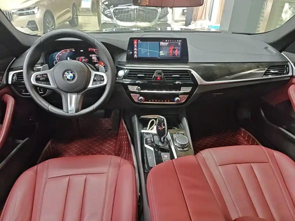 BMW 5 Series 2020 — фото 10